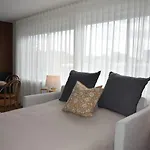 King Beds With Fireplace And Spa Bath With Parking And Central Location
