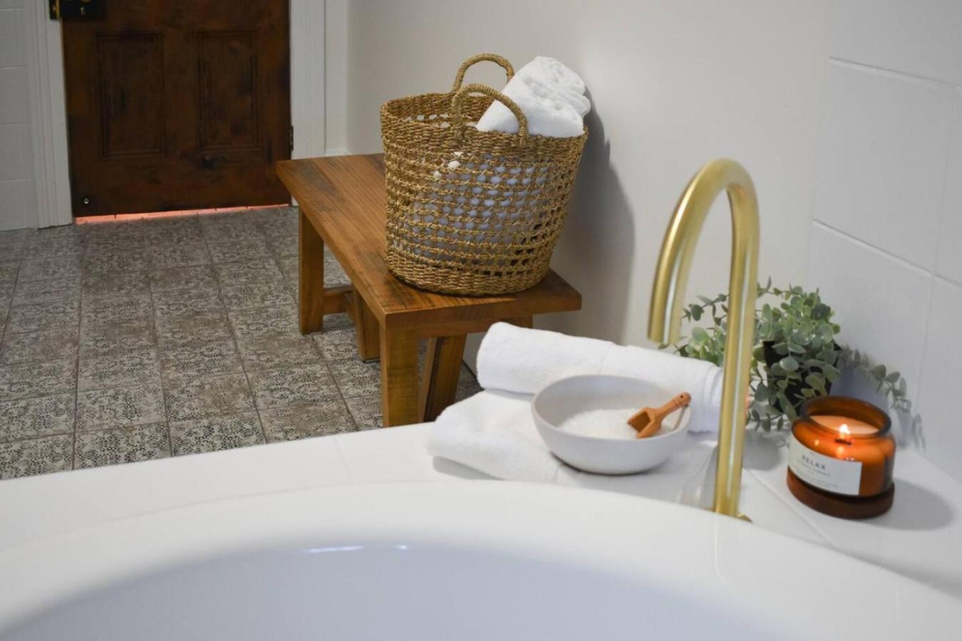 Holiday home King Beds With Fireplace And Bath With Parking And Location Hobart